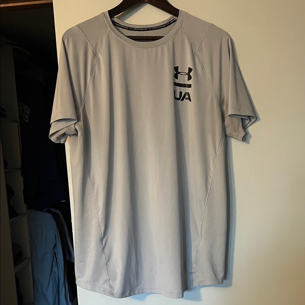 Under Armour Light Gray Men's Tee
